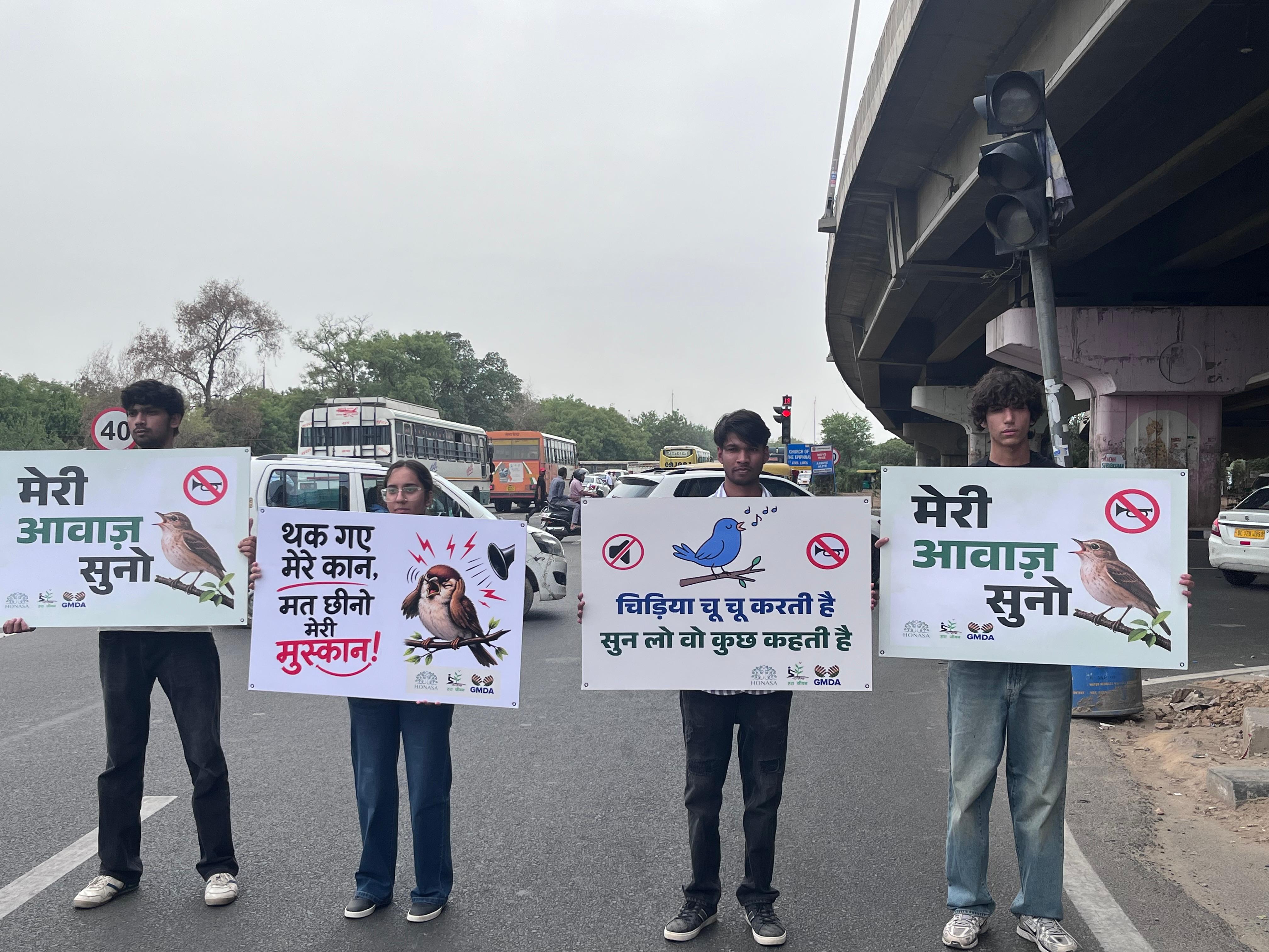 Commuters supporting the anti-noise drive